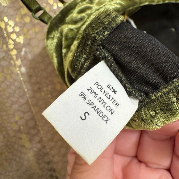 Urban Outfitters Only Hearts X Out From Under Velvet Heart-Button Bra Green XS/S - Picture 7 of 11